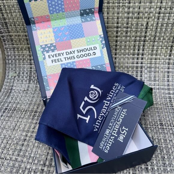 Vineyard Vines NWT Kentucky Derby 150th 100% Silk Pocket Square Blue Green Pink - Picture 6 of 6